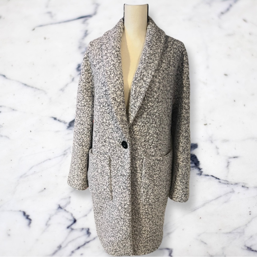Wool blend, peak lapels, slant hand pockets, one button front, lined peacoat